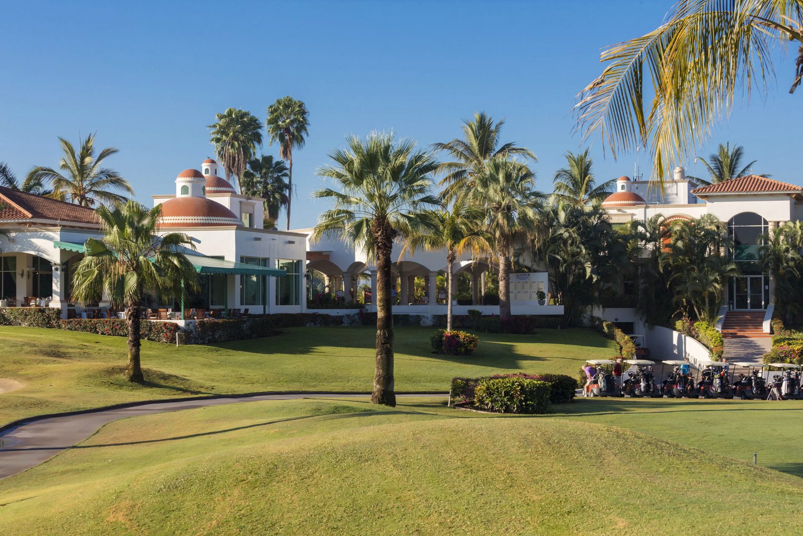 Green areas and sports facilities at the country club